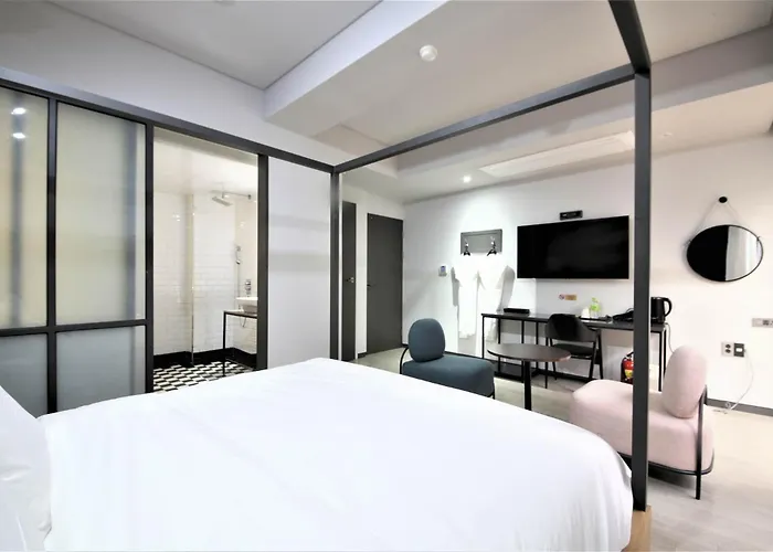Seomyeon Hound Hotel 1St Street